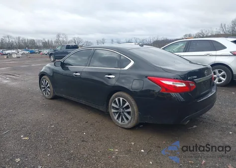 2017 Nissan Altima 2.5/2.5 S/2.5 Sl/2.5 Sr/2.5 Sv из США, поврежденный, VIN 1N4AL3AP3HN323455